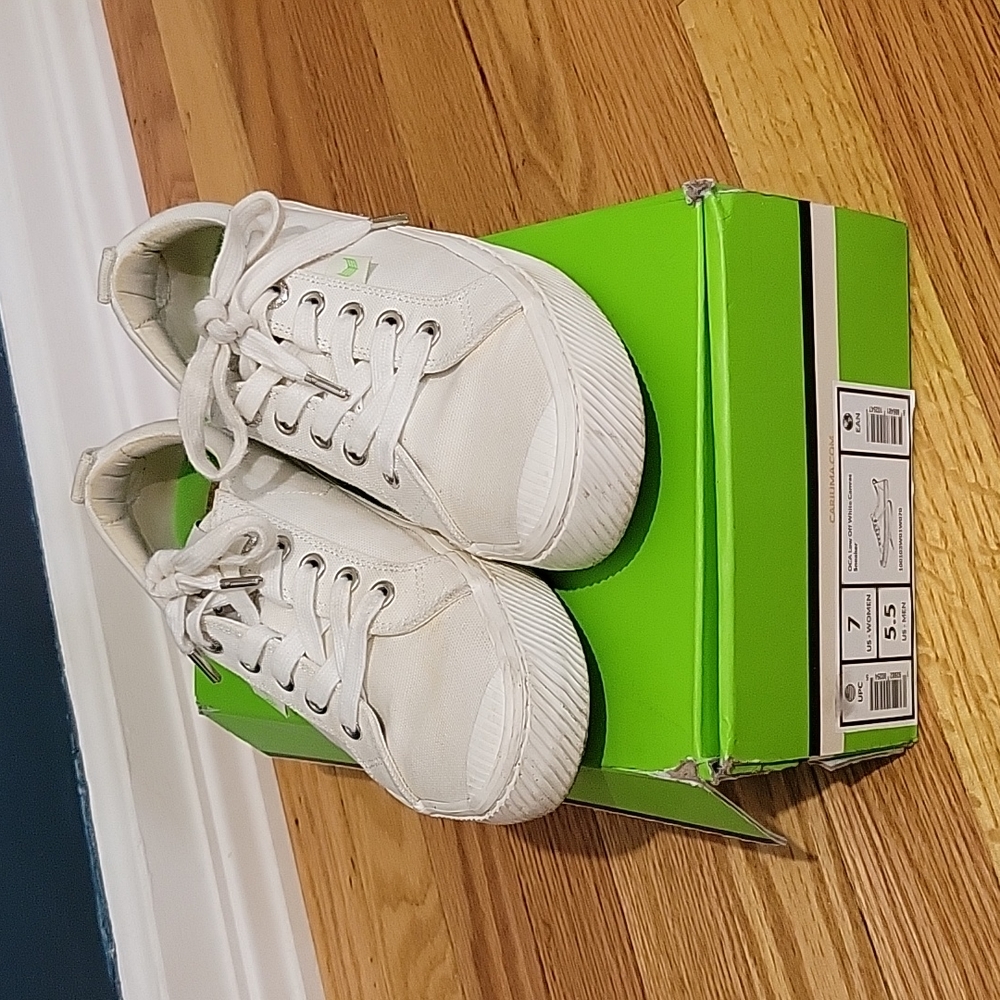 Cariuma OCA Low Off White Canvas Sneaker